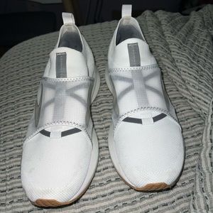 Brooks Levitate Limited Edition Womens Size 9.5